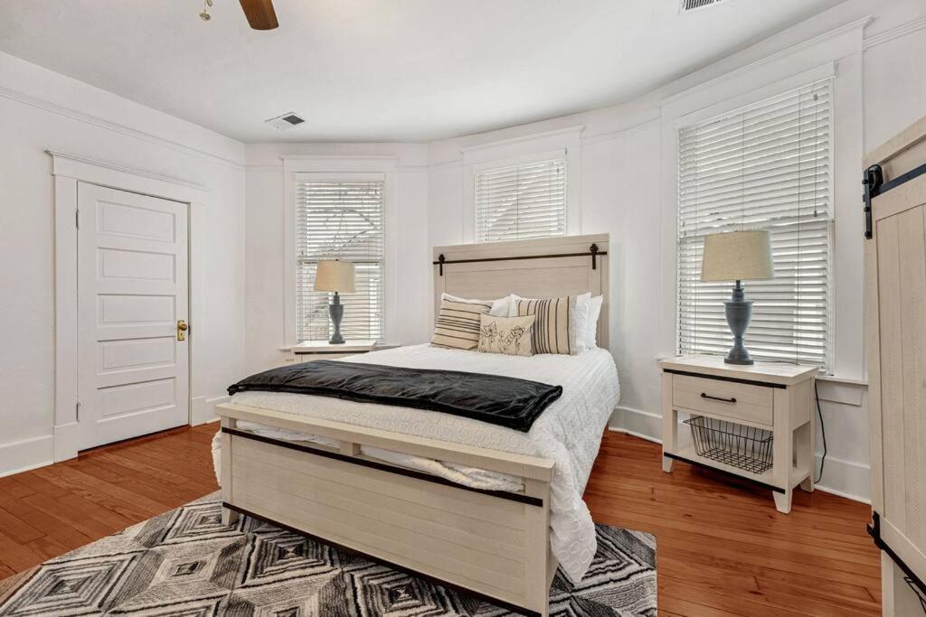 Exquisite Two-Story Home Located In Midtown メンフィス エクステリア 写真