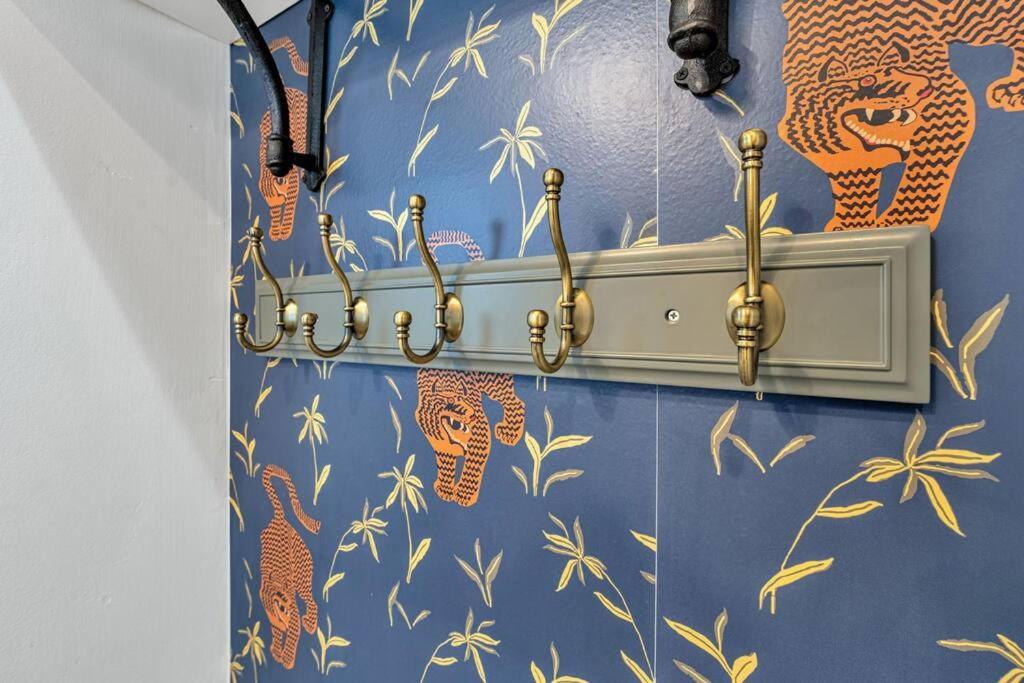 Exquisite Two-Story Home Located In Midtown メンフィス エクステリア 写真