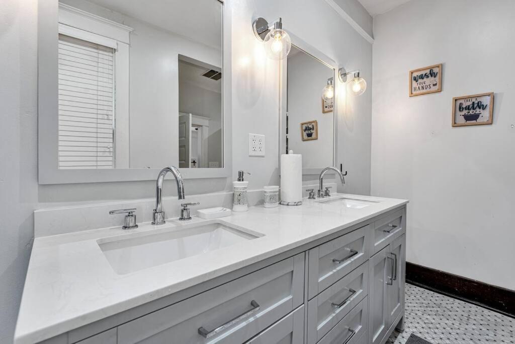 Exquisite Two-Story Home Located In Midtown メンフィス エクステリア 写真