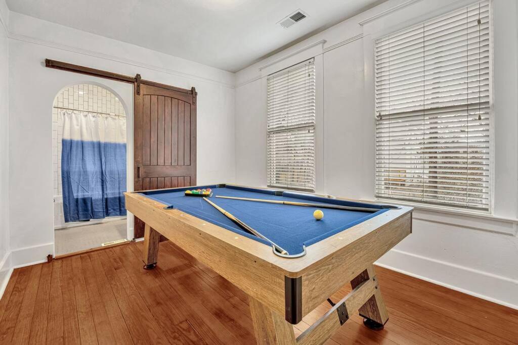 Exquisite Two-Story Home Located In Midtown メンフィス エクステリア 写真