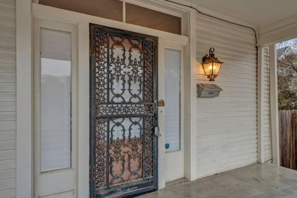 Exquisite Two-Story Home Located In Midtown メンフィス エクステリア 写真