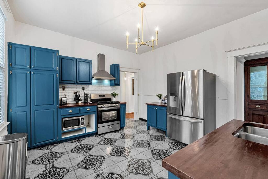 Exquisite Two-Story Home Located In Midtown メンフィス エクステリア 写真