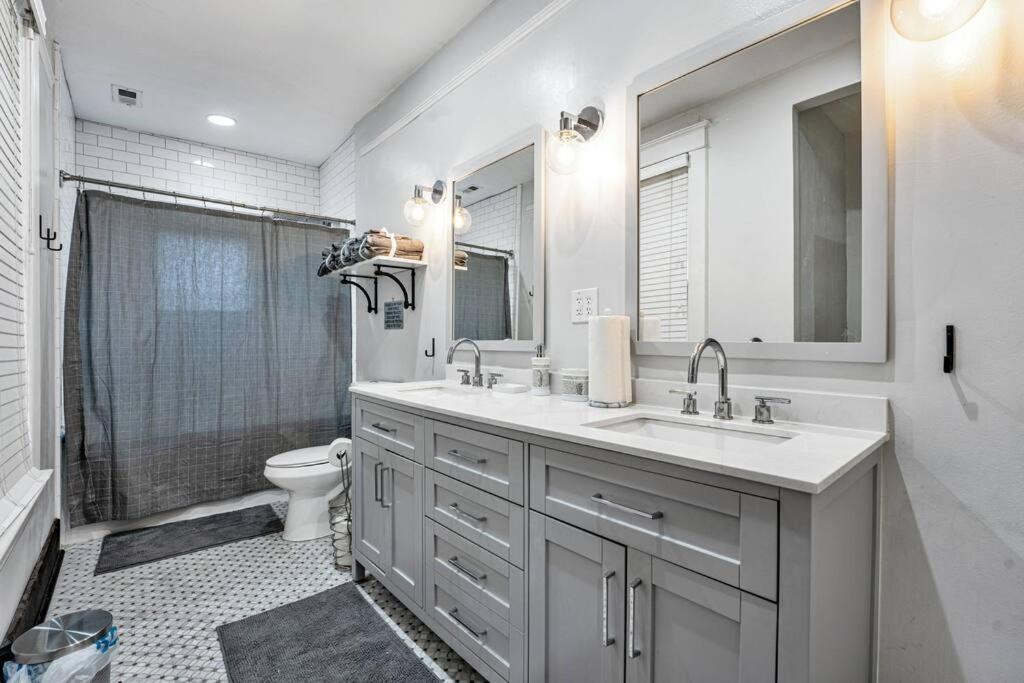 Exquisite Two-Story Home Located In Midtown メンフィス エクステリア 写真