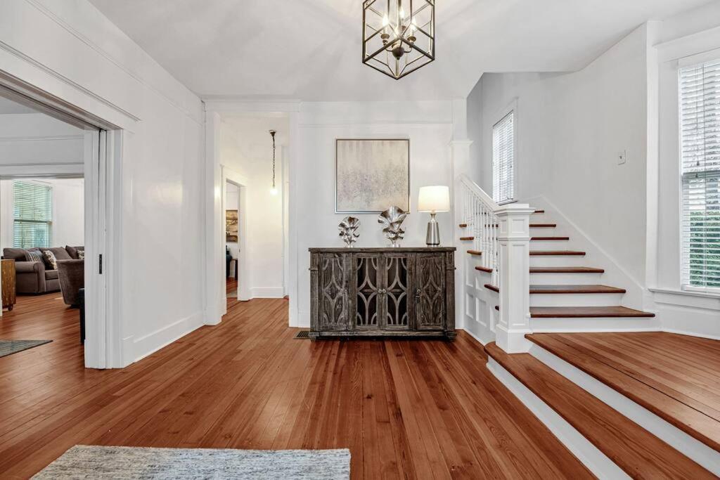 Exquisite Two-Story Home Located In Midtown メンフィス エクステリア 写真