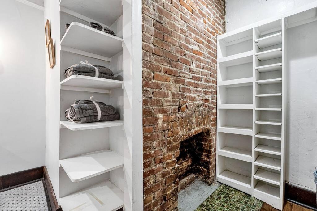 Exquisite Two-Story Home Located In Midtown メンフィス エクステリア 写真