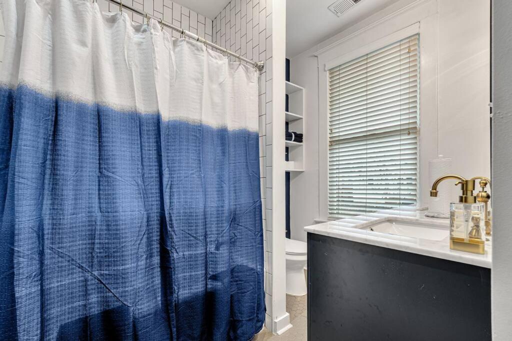 Exquisite Two-Story Home Located In Midtown メンフィス エクステリア 写真
