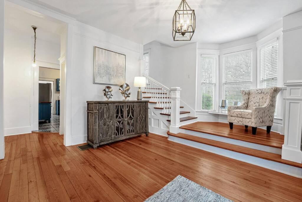 Exquisite Two-Story Home Located In Midtown メンフィス エクステリア 写真