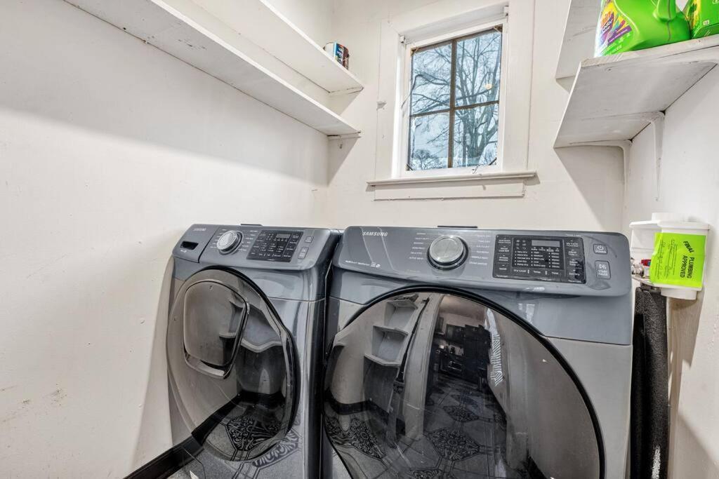 Exquisite Two-Story Home Located In Midtown メンフィス エクステリア 写真